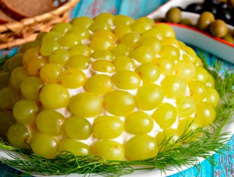 Пасхальные салаты с виноградом