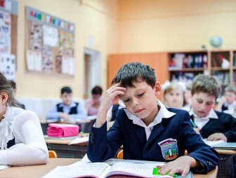 С 20 апреля в школах и гимназиях области начались учебные занятия. Они проходят в обычном режиме, но по информации главного управления образования области, имеют некоторые особенности