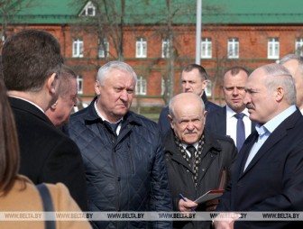 'Все хотят укусить Беларусь' - Александр Лукашенко прокомментировал критику подходов к борьбе с коронавирусом