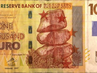 Редкую фальшивку выявили в Гродно: 1 тыс. долларов Зимбабве превратились в 1 тыс. евро
