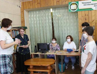 Заместитель председателя Марина Давыдик встретилась с коллективом Мостовской районной библиотеки