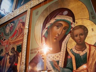 Праздник в честь Казанской иконы Божьей Матери отмечают православные верующие