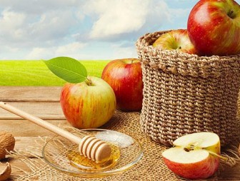 Медовый, яблочный и ореховый. В августе православные верующие будут праздновать три Спаса