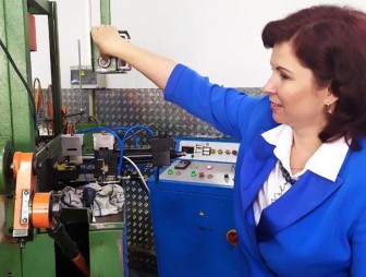 Уникальный станок с автоматической сборкой обувной пряжки разработали в Беларуси