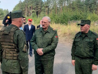 Лукашенко прибыл на военный полигон под Гродно