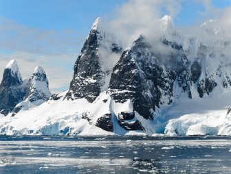 Японские ученые обнаружили необычно горячую точку в Антарктиде