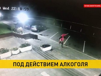 На одном из предприятий в Гродно нетрезвый парень похитил государственный флаг