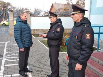 В Мостовском отделении Департамента охраны проводили на заслуженный отдых прапорщика милиции Степана Мусатова
