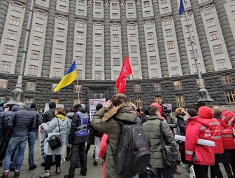 В Киеве и Львове проходят акции протеста медиков, требующих повышения зарплаты