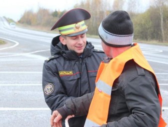 На Гродненщине пешеходам и велосипедистам бесплатно раздадут сотни жилетов и фликеров