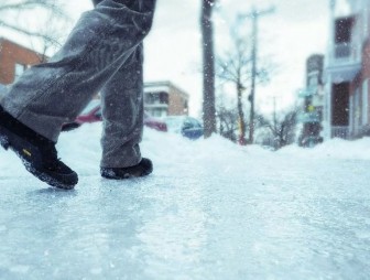 Гололед и обувь. Что делать, чтобы не попасть в больницу?