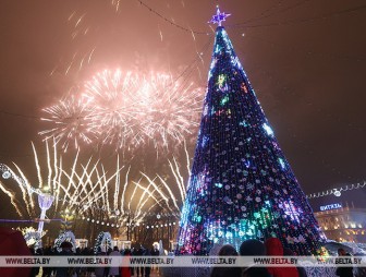 Новогодняя елка в Минске вошла в топ-5 самых высоких в СНГ