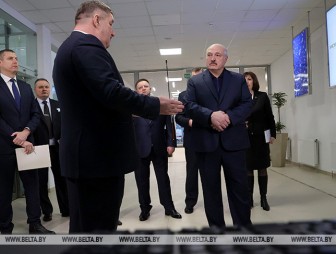 Лукашенко посещает холдинг 'Горизонт'