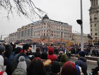 Протесты в России: участники блокировали улицы и провоцировали ОМОН