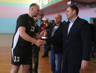 Узнайте, кто стал победителем открытого турнира по волейболу памяти воина-интернационалиста Александра Савчука