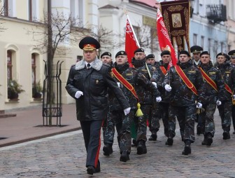 Торжественный марш по центру Гродно и награждение лучших сотрудников. Гродненская милиция отмечает свой профессиональный праздник