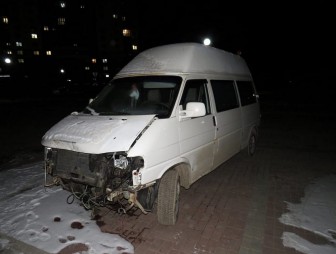 Мостовчанин отдал автомобиль на покраску, но нашел его разбитым на улице