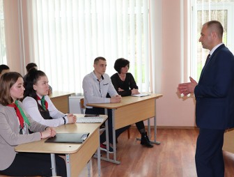 В школах Мостовщины в рамках проекта «ШАГ» прошли встречи с руководством района