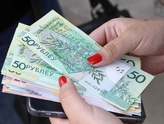 С 1 июля зарплаты бюджетников в Беларуси будут считать по-новому. В Минтруда пояснили, что изменится