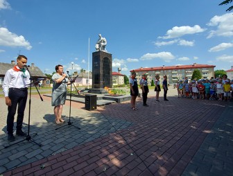 В Мостах состоялся митинг-реквием «Струна тревожной памяти звенит»