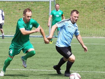 Команда Гродненского горисполкома одолела команду ГрГУ в товарищеской встрече по футболу