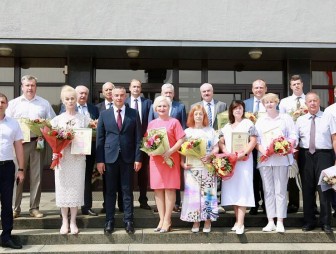 Гордость Гродненщины. В горисполкоме торжественно вручили свидетельства о занесении на Доску почета Гродненской области и премии «Человек года Гродненщины»