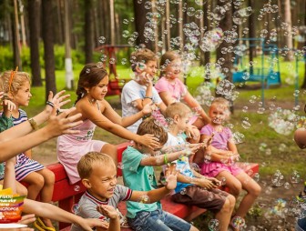 Мостовский районный центр творчества детей и молодежи приглашает мальчишек и девчонок разных возрастов на различные конкурсы, игровые программы, игры-путешествия