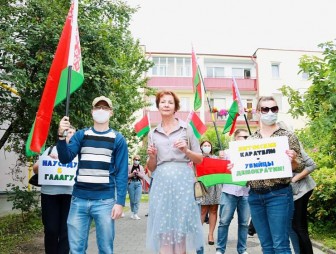 У здания Генерального консульства Литвы в Гродно прошел пикет протеста против жестокого отношения литовских властей к мигрантам