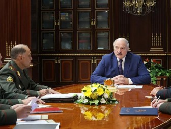 Александр Лукашенко поручил силовикам закрыть каждый метр границы