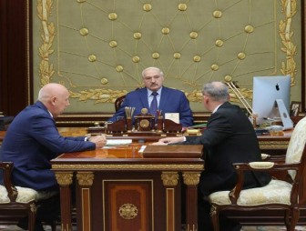 Александр Лукашенко требует обеспечить нормальное функционирование транспортной отрасли, несмотря на санкции