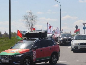 В единой автоколонне за единую Беларусь! Участники автопробегов рассказали, почему в горячую пору августовских событий посчитали важным заявить о своей гражданской позиции