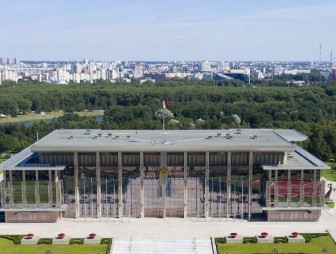 'Сельсовет' во Дворце Независимости. Жители агрогородка Тихиничи нанесли ответный визит Президенту Беларуси