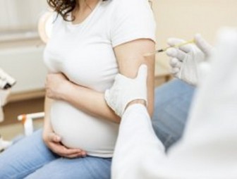 Рассказываем о  порядке проведения вакцинации женщин  во время беременности и в период грудного вскармливания