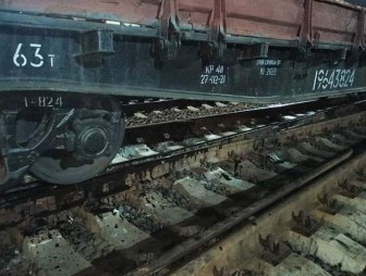 Под Лидой с рельсов сошел ремонтный поезд