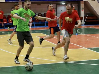 Команда облисполкома обыграла команду областного комитета БРСМ в товарищеском матче по футболу