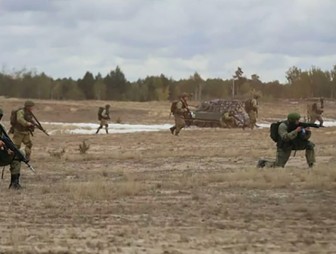 Российские и белорусские десантники высадились на полигоне в Гродненской области