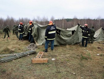 «Мы делаем все необходимое, чтобы помощь дошла до каждого беженца в лагере на белорусско-польской границе». Представители органов власти и общественных объединений продолжают помогать мигрантам