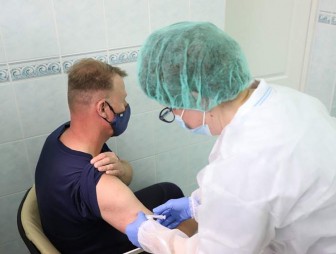 Минздрав разъяснил порядок проведения повторной вакцинации против COVID-19