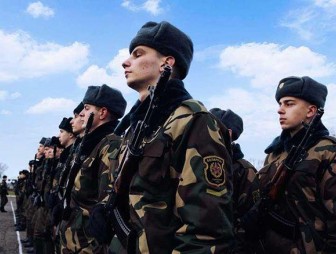 Хорошей вам службы, мостовчане! 45 призывников нашего района пополнили ряды белорусской армии