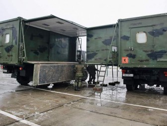 У логистического центра начали устанавливать пресс-центр для представителей СМИ