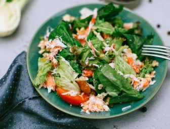 Диетолог дала советы по ингредиентам для новогодних салатов