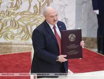 Лукашенко: новая Конституция Беларуси вступит в силу 15 марта