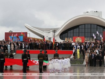 Лукашенко: государственные герб и флаг олицетворяют суверенитет и национальное единство Беларуси