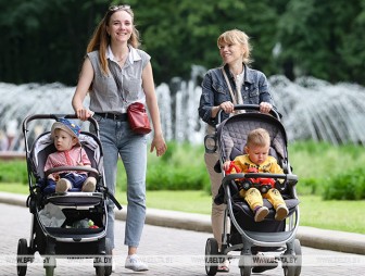 Пособия на детей до трех лет увеличат в Беларуси с 1 августа