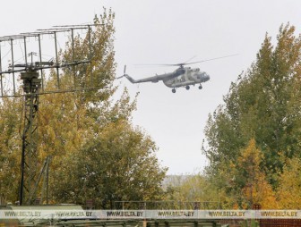 Лукашенко поздравил военнослужащих 49-й радиотехнической бригады с 90-летием соединения