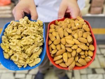Ученые: включение в рацион орехов и семечек вдвое снижает риск преждевременной смерти