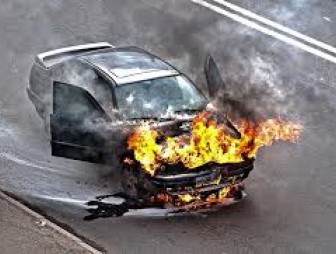 Загорелся автомобиль, что делать?