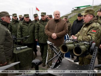 Лукашенко говорит, что Беларусь жестко ответит в случае нападения. Посмотрели, какое оружие разрабатывают в стране (+ видео)