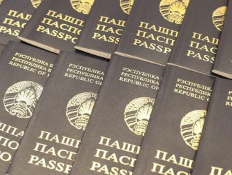 «Жить в мире и чувствовать себя в безопасности». 16 иностранцев, проживающих в Гродненской области, получили белорусское гражданство благодаря очередному указу Главы государства