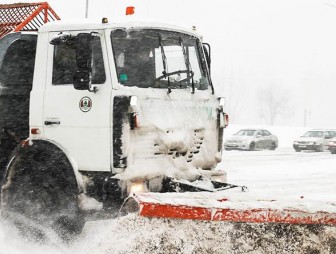 МВД: водителям запрещается опережать снегоуборочную технику